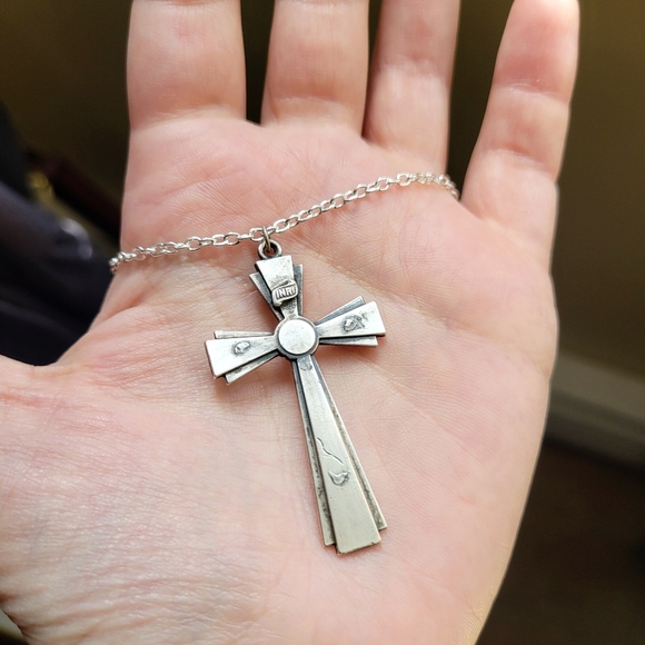 Vintage Silver Cross Necklace - Picture 4 of 8